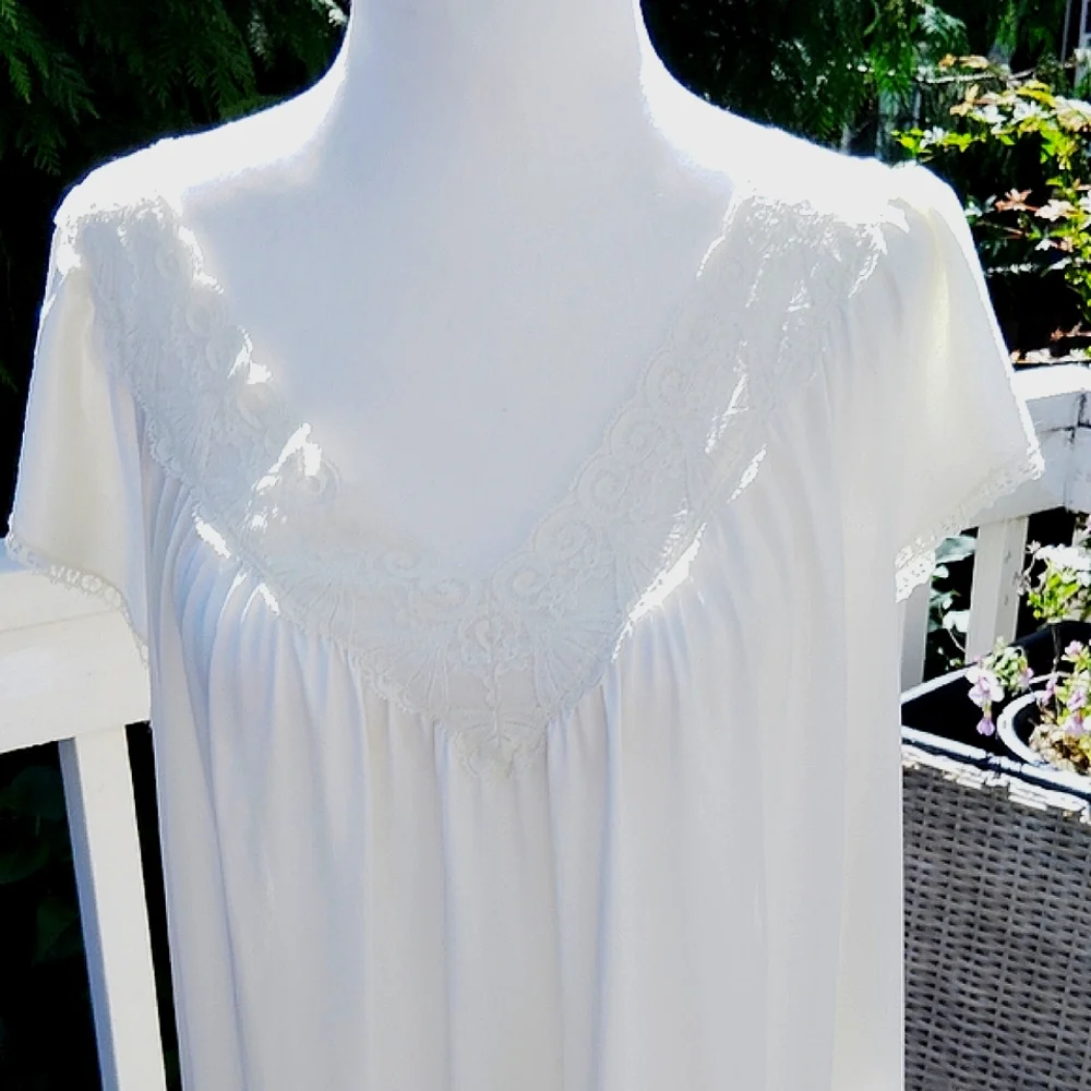 Vanity Fair Off-White Chemise Below Knee Nightie With Romantic Lace Trim Sz XL